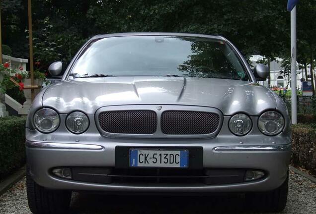 Jaguar XJR