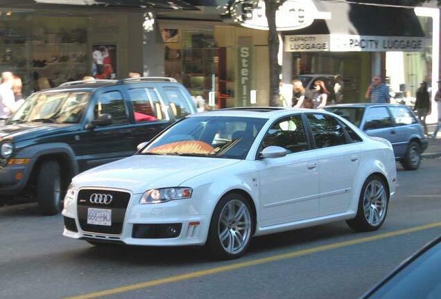 Audi RS4 Sedan