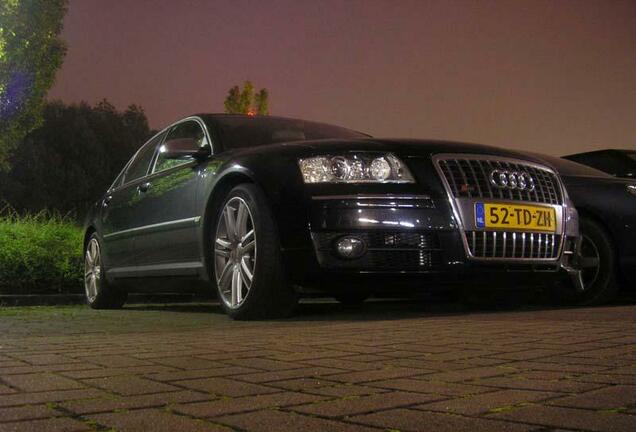 Audi S8 D3