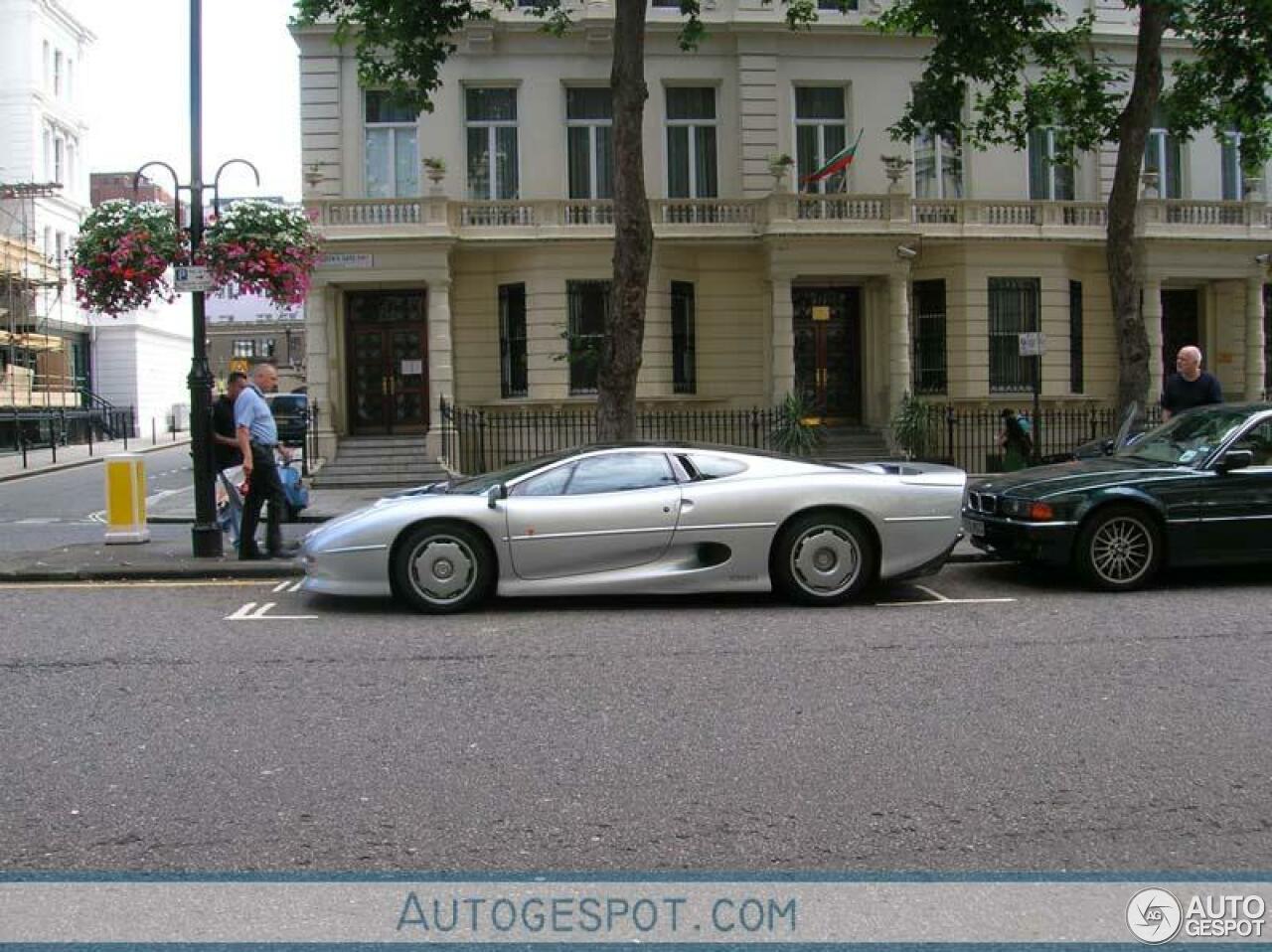 Jaguar XJ220