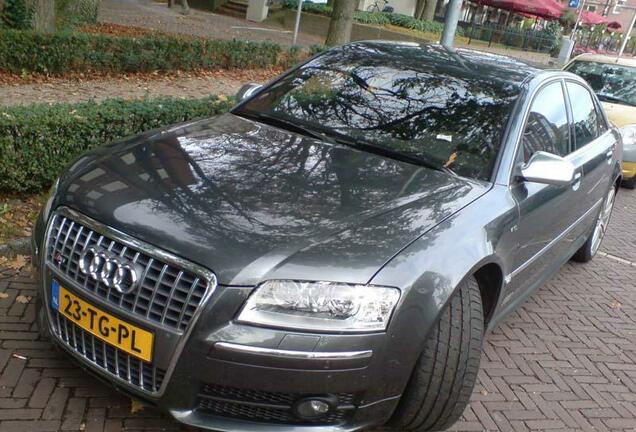 Audi S8 D3