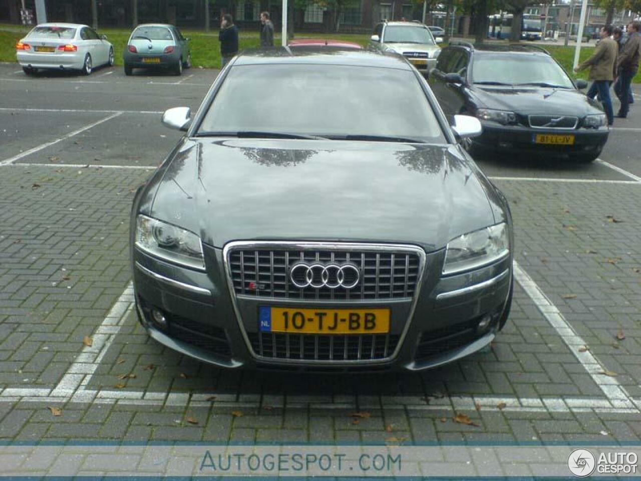 Audi S8 D3