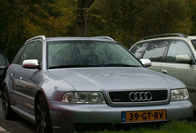 Audi RS4 Avant B5