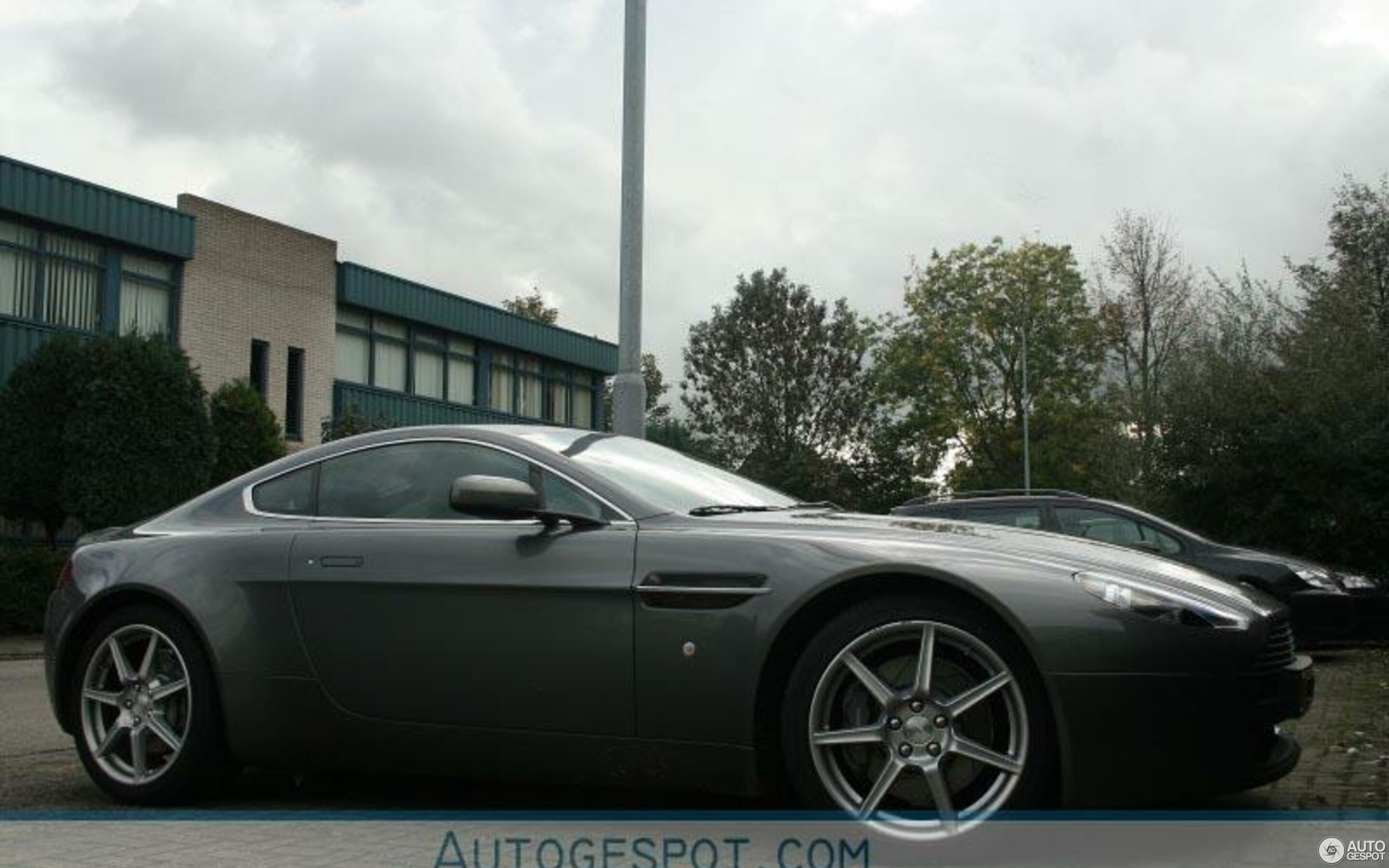 Aston Martin V8 Vantage