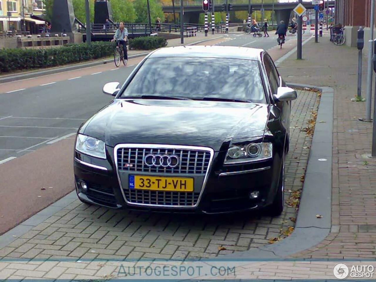 Audi S8 D3