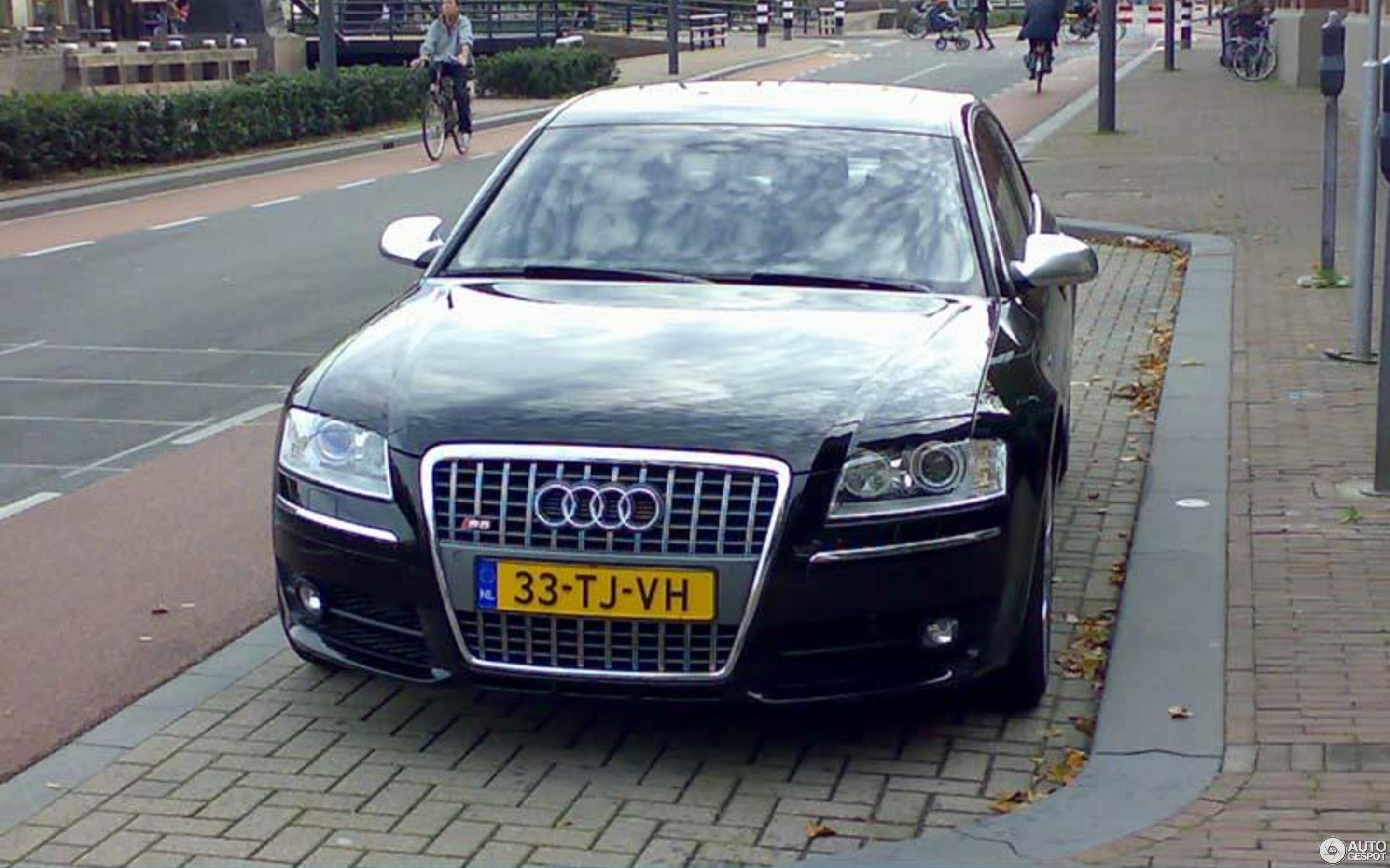 Audi S8 D3