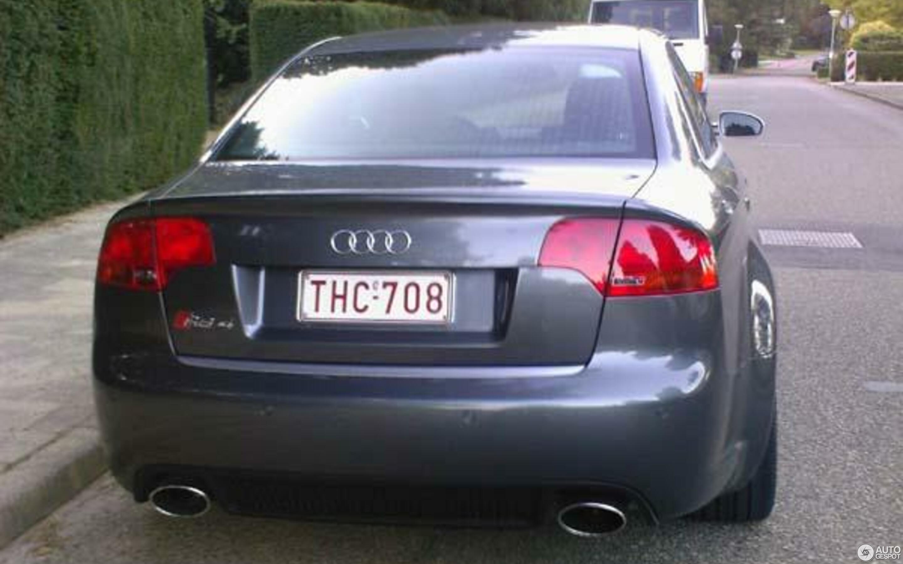 Audi RS4 Sedan