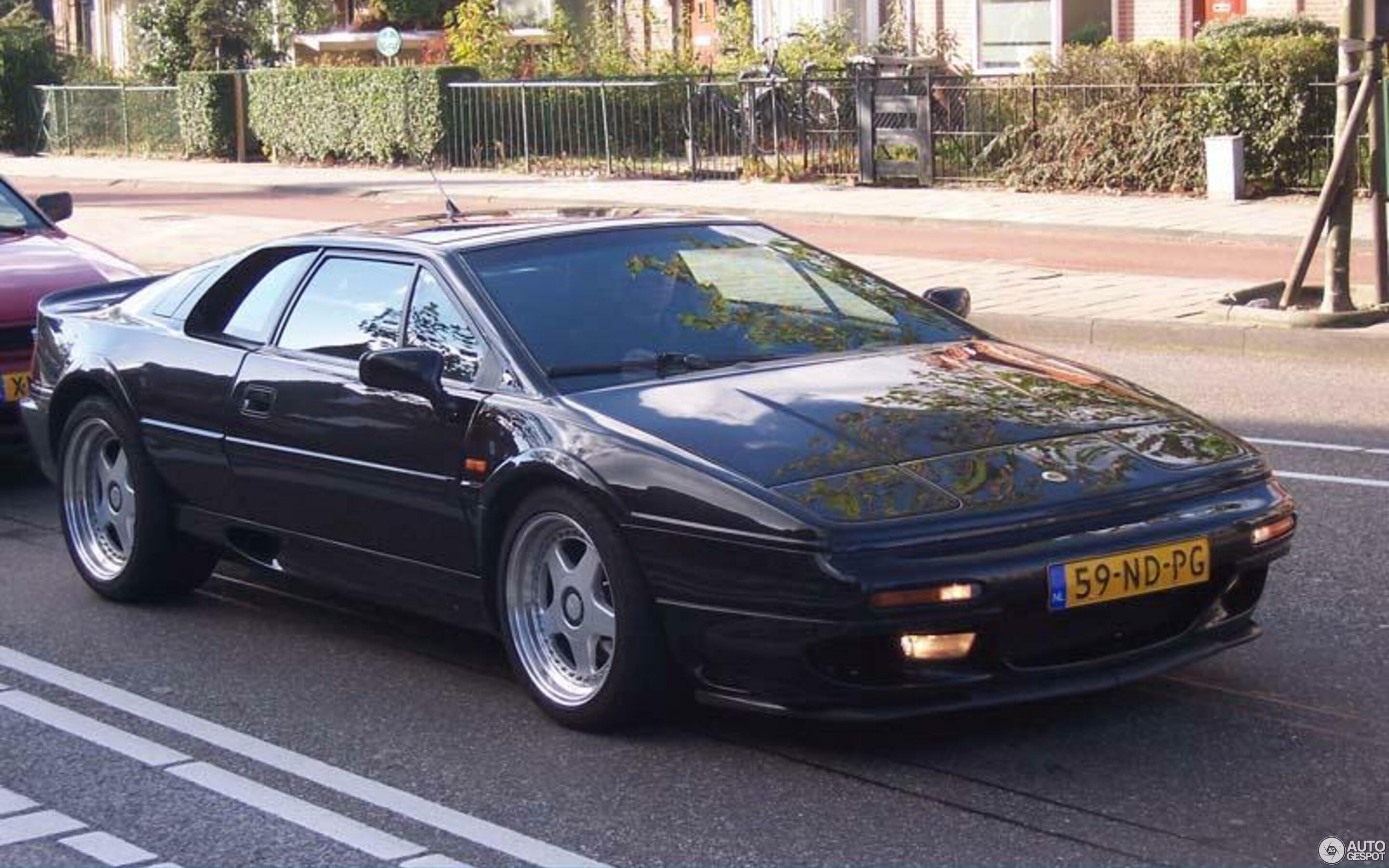 Lotus Esprit V8 GT