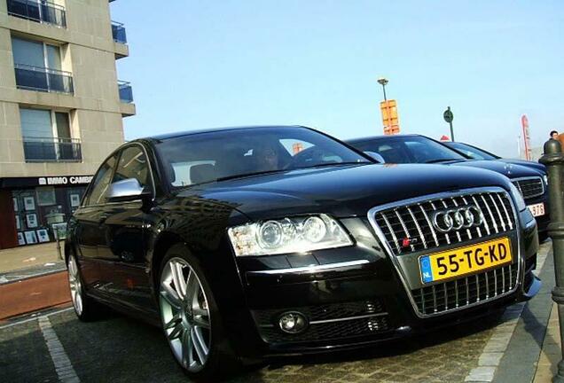 Audi S8 D3