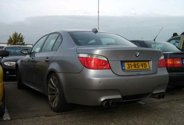 BMW M5 E60 2005