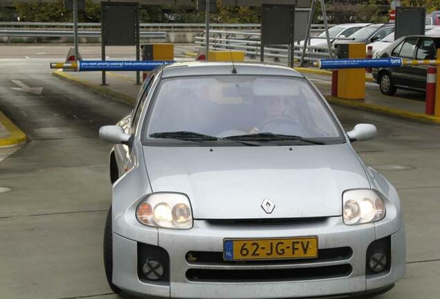 Renault Clio V6