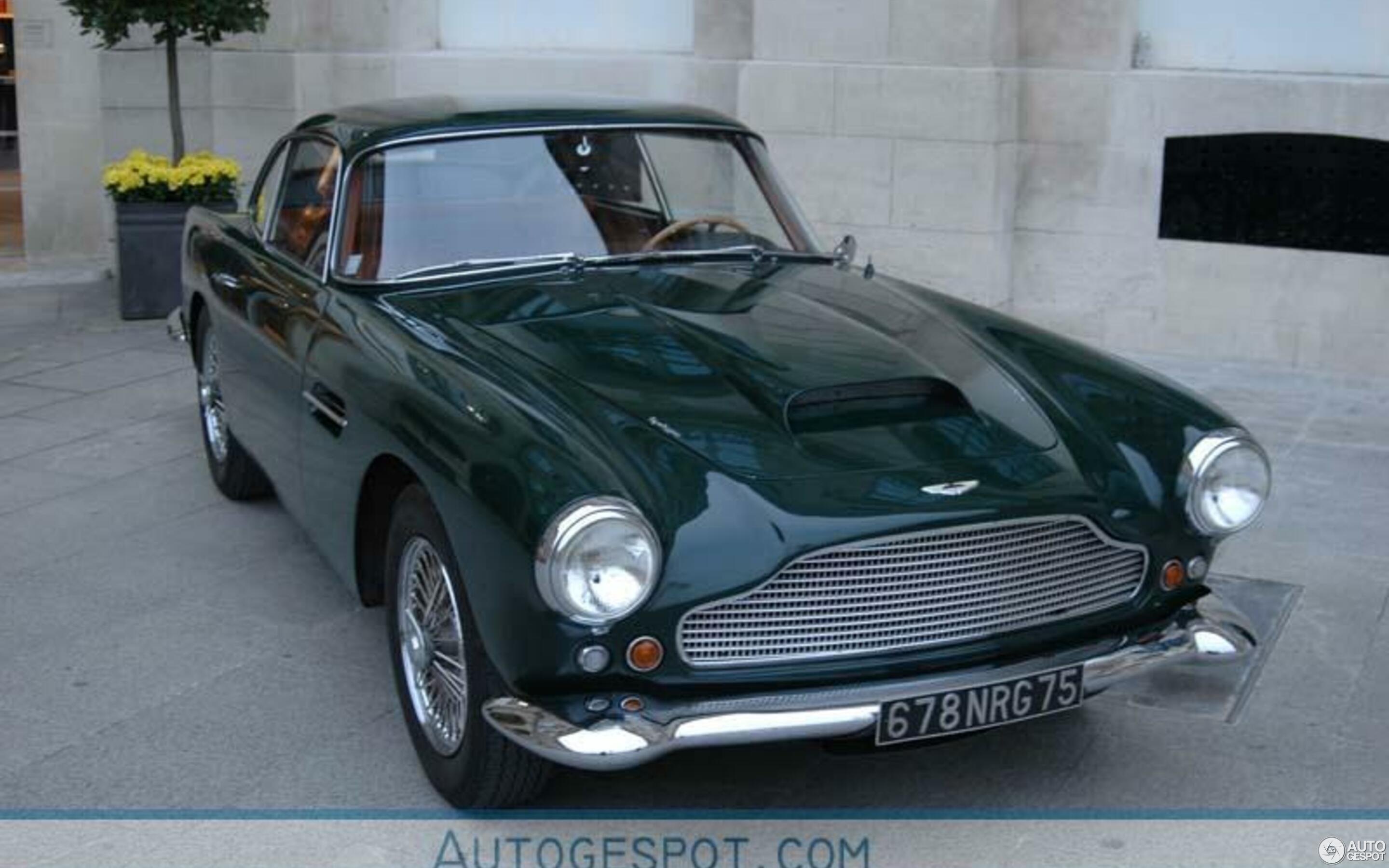 Aston Martin DB4