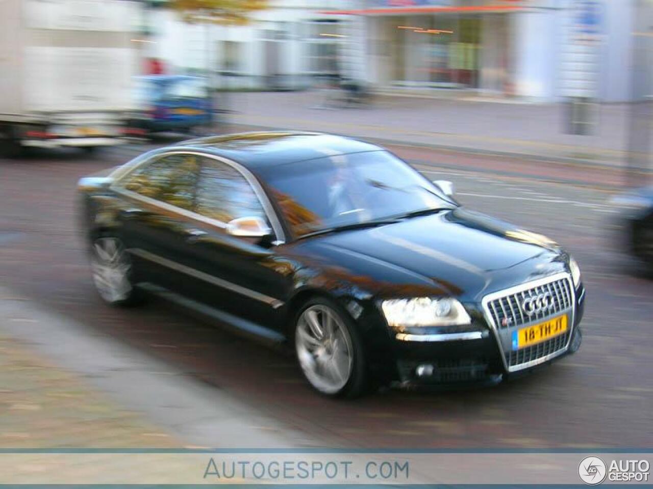 Audi S8 D3