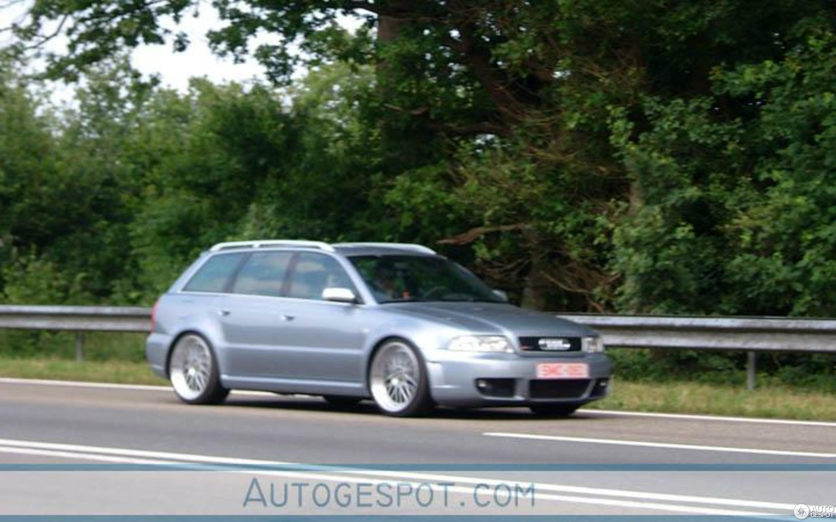 Audi RS4 Avant B5