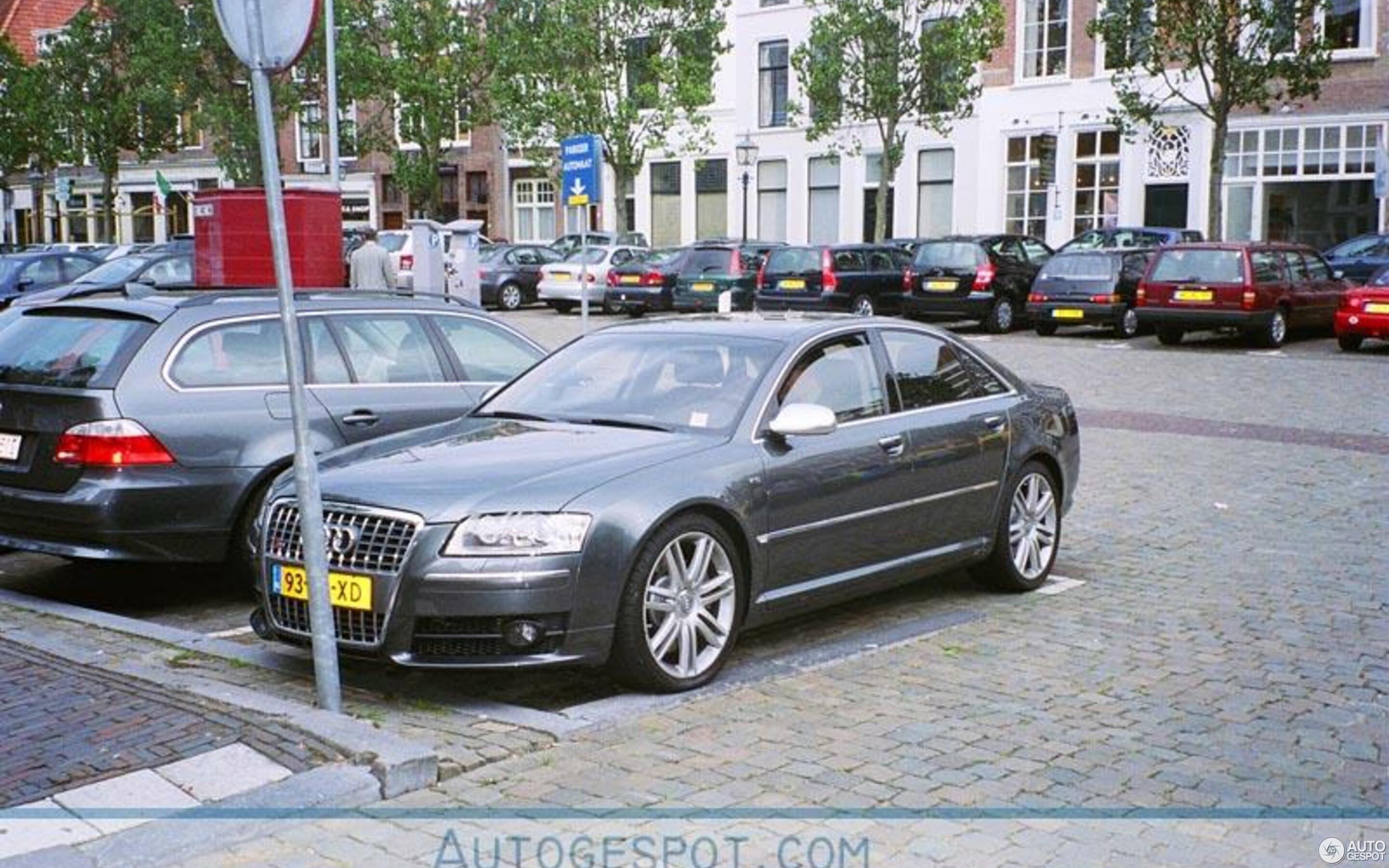 Audi S8 D3