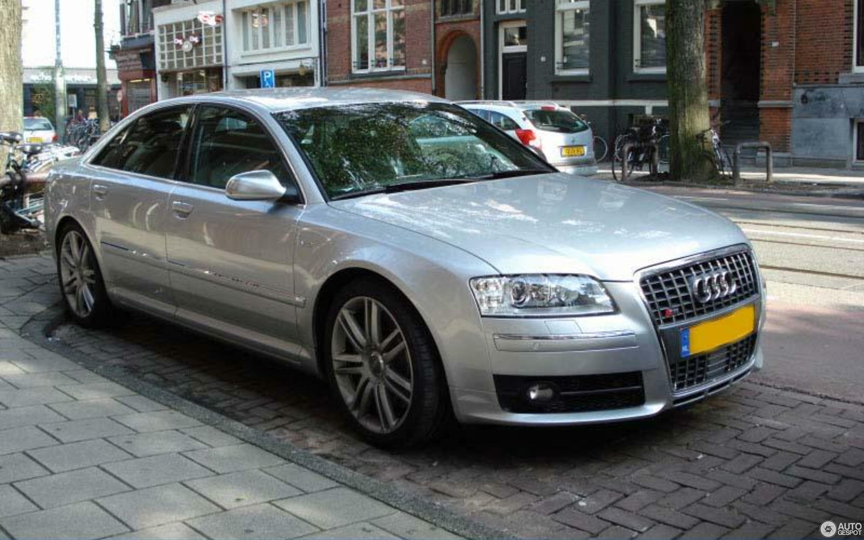 Audi S8 D3