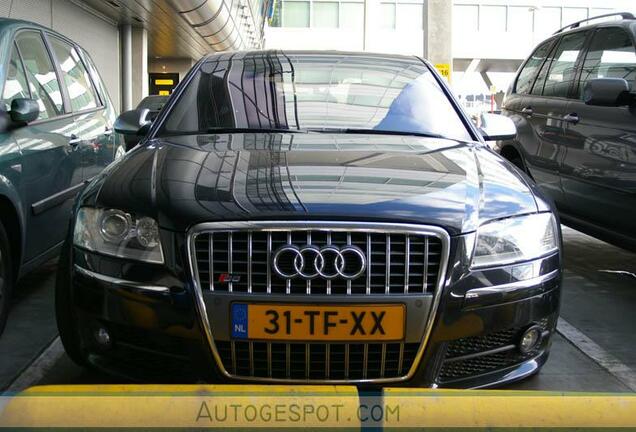 Audi S8 D3