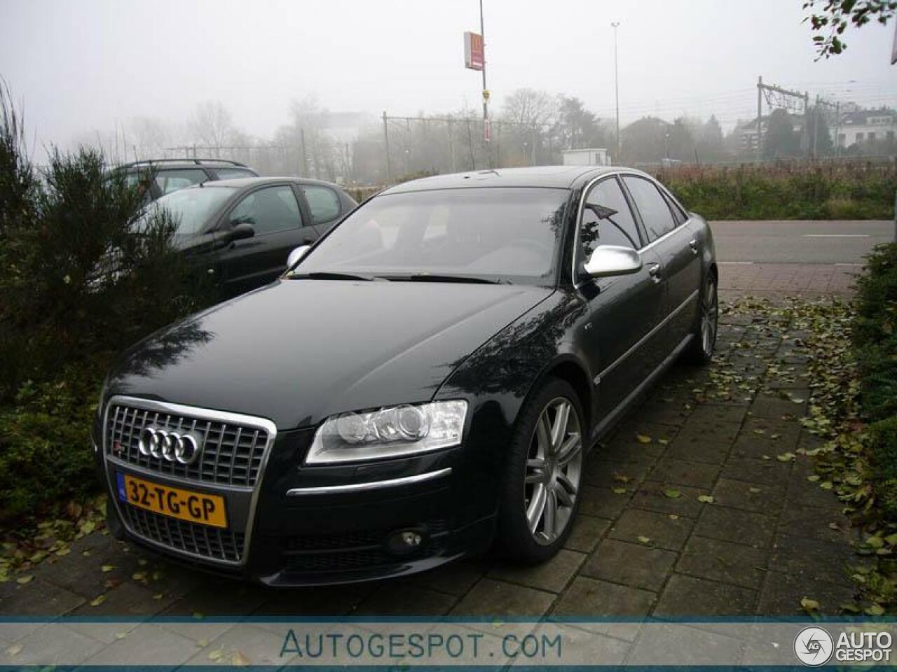 Audi S8 D3