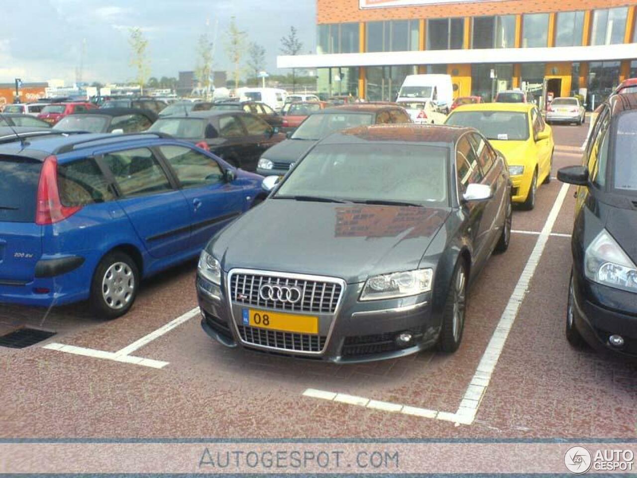 Audi S8 D3