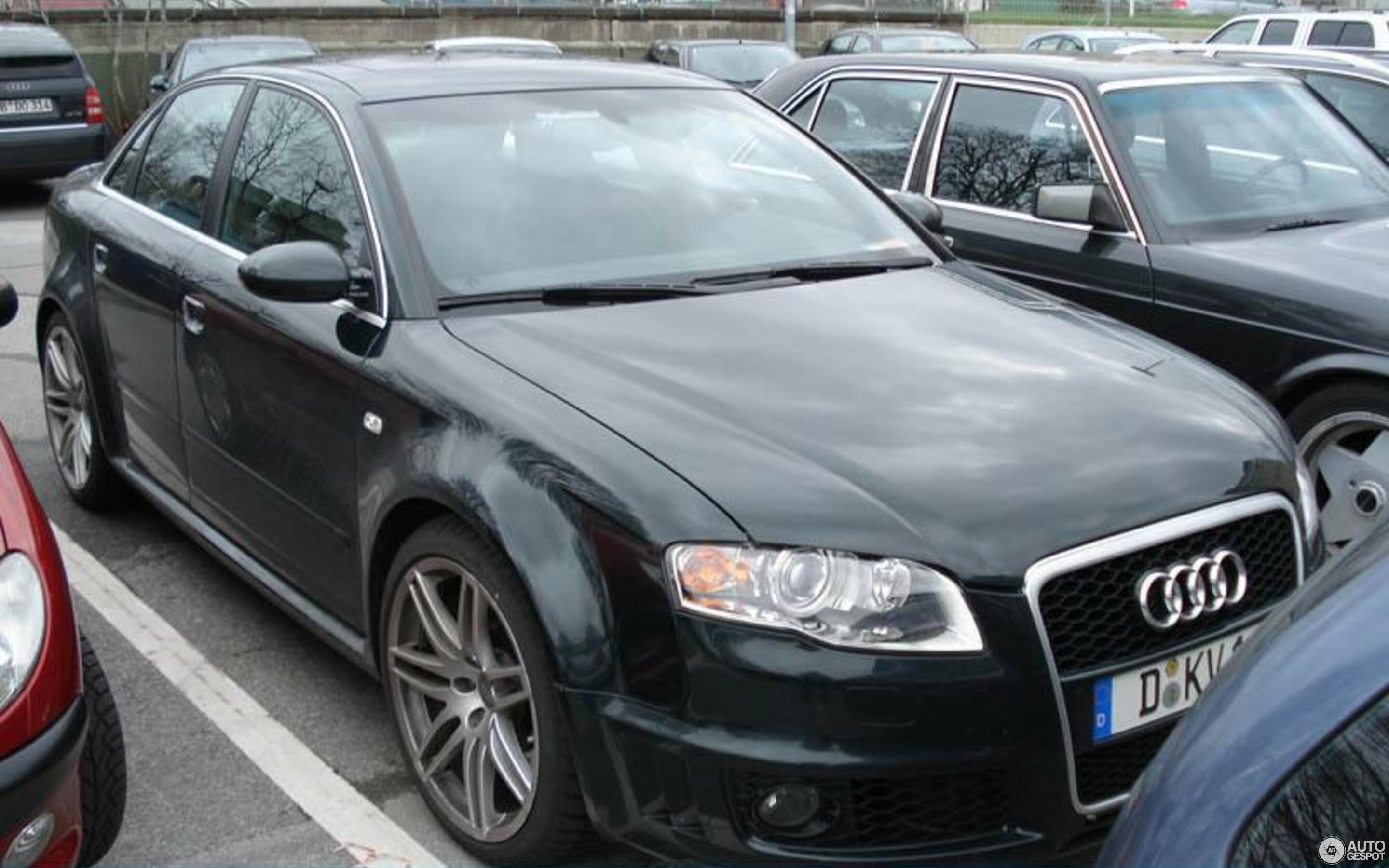 Audi RS4 Sedan