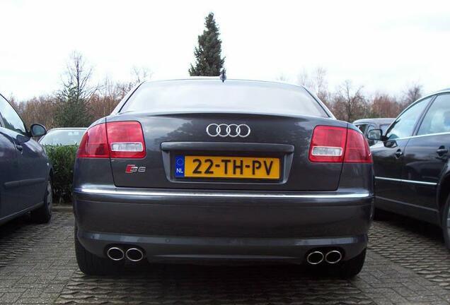 Audi S8 D3