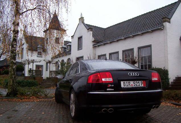 Audi S8 D3