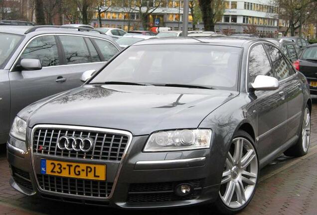 Audi S8 D3