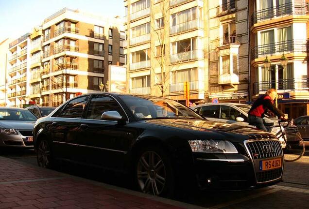 Audi S8 D3