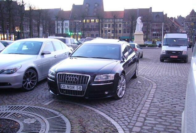 Audi S8 D3