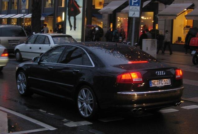 Audi S8 D3