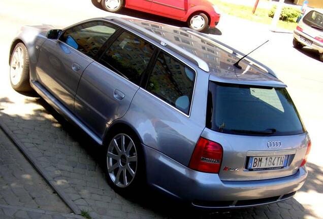 Audi RS4 Avant B5