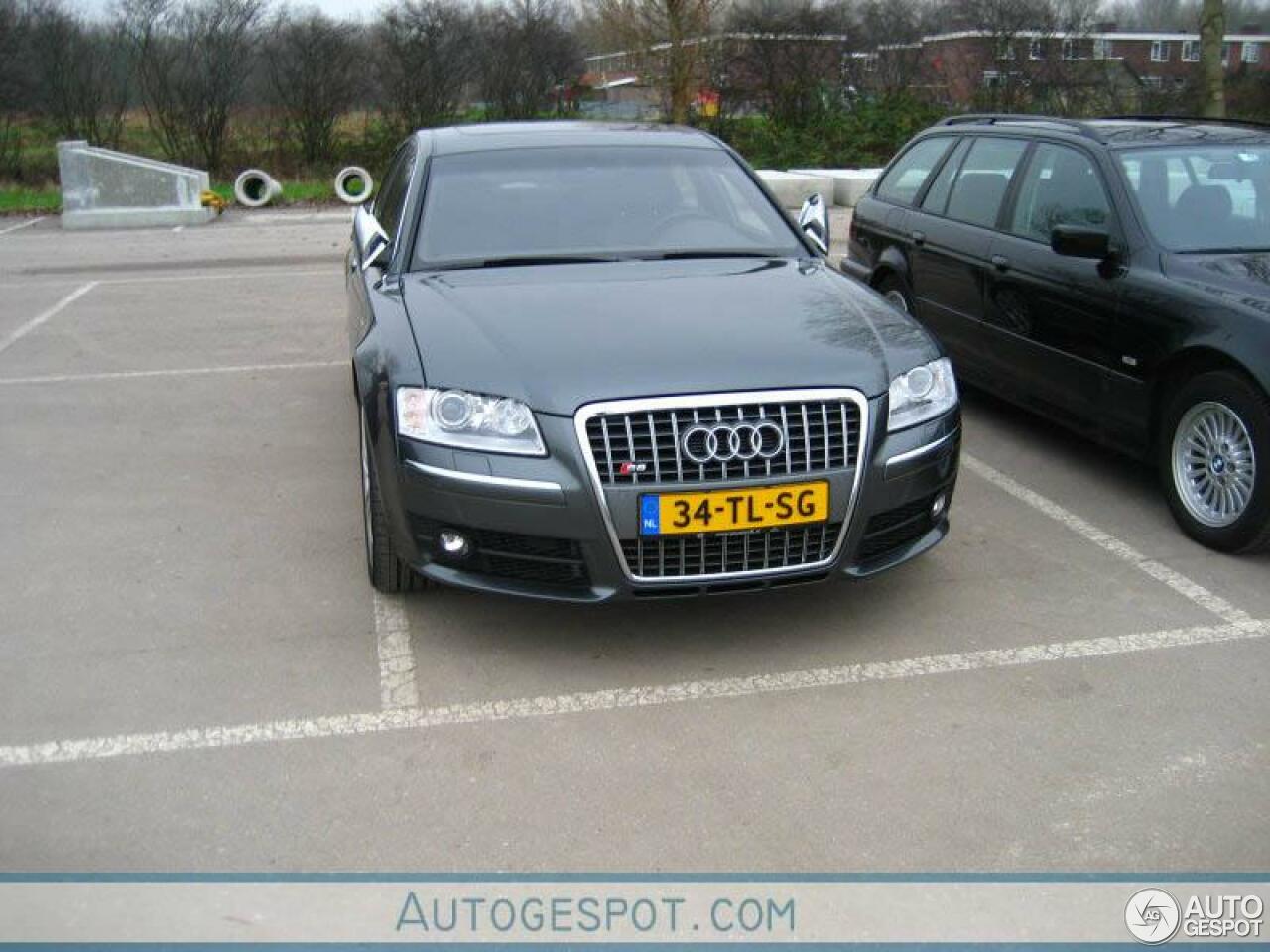 Audi S8 D3