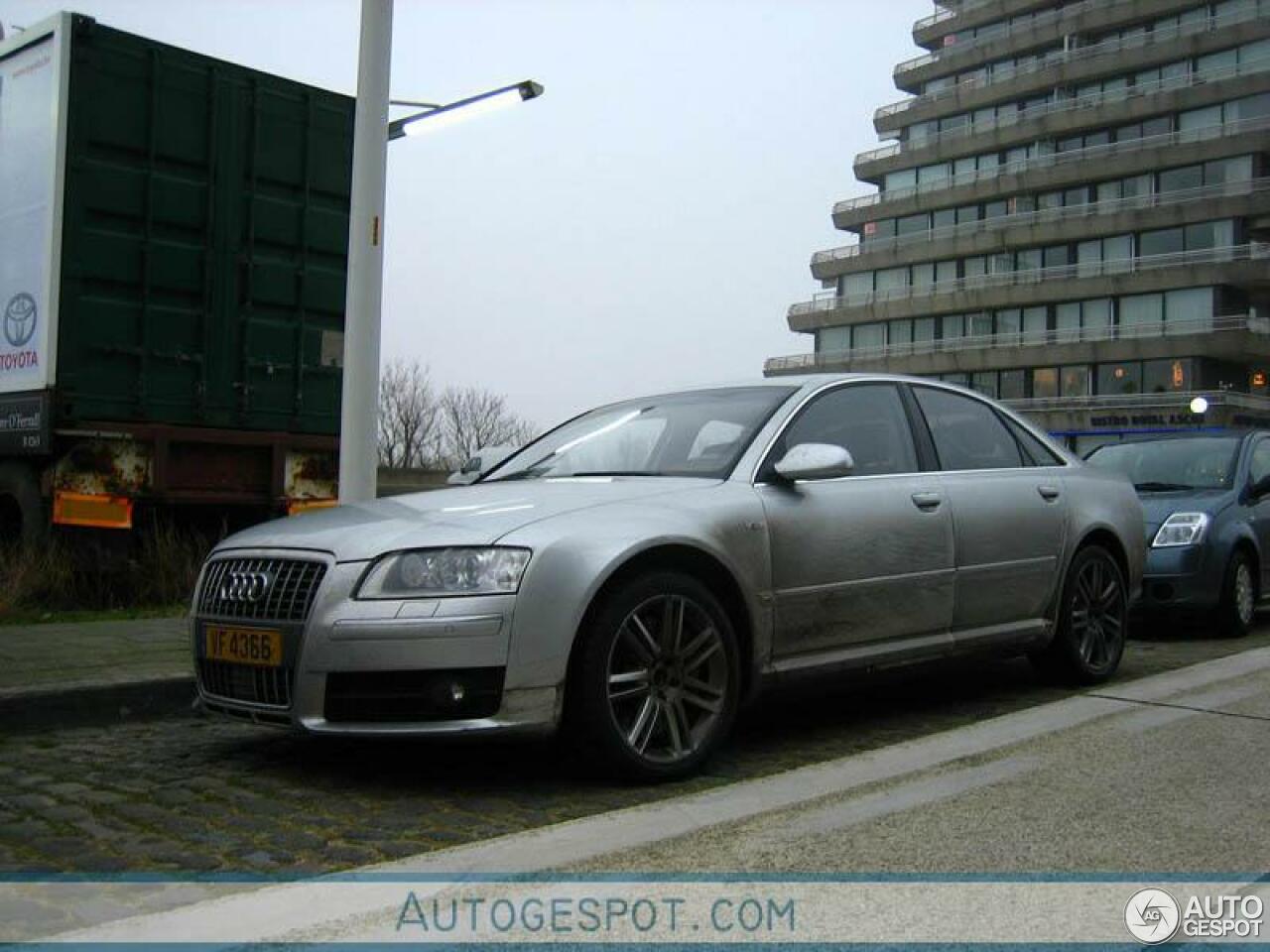 Audi S8 D3