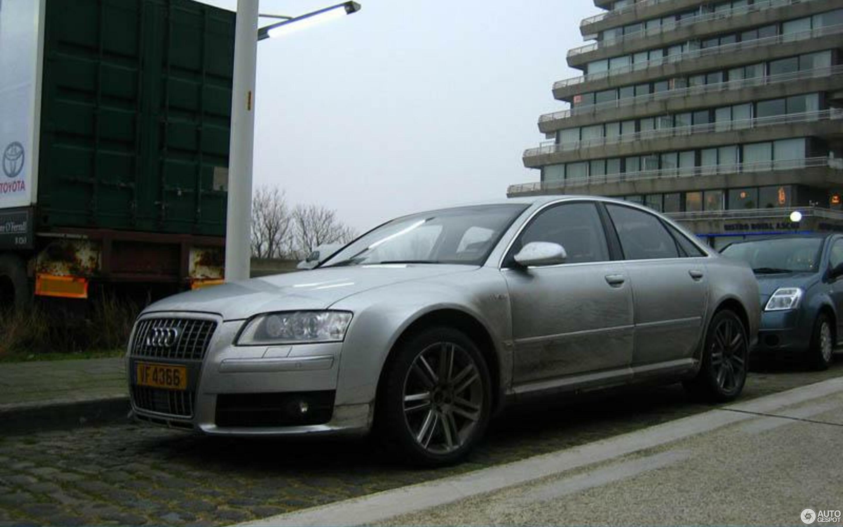 Audi S8 D3