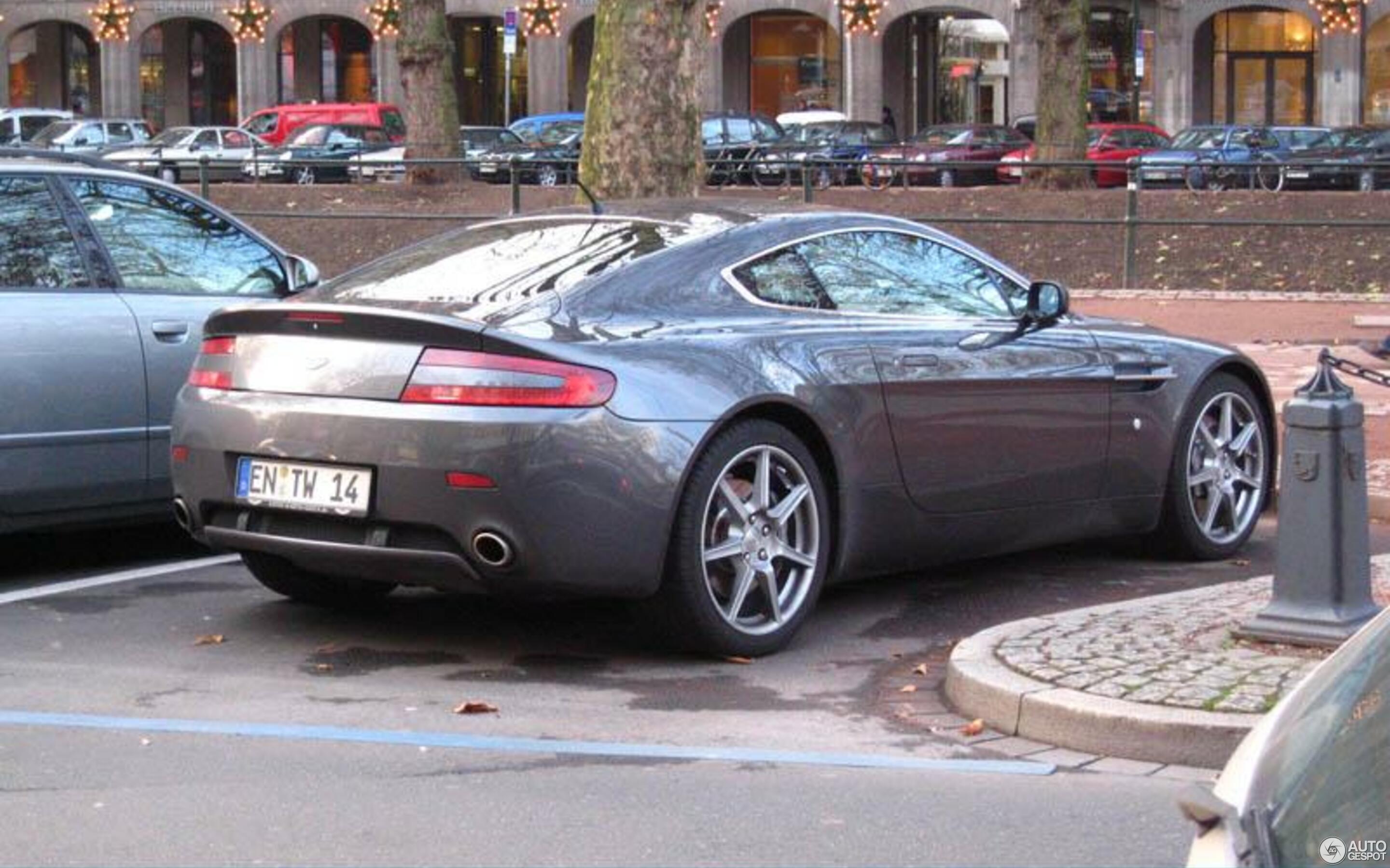 Aston Martin V8 Vantage