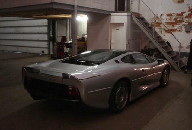 Jaguar XJ220