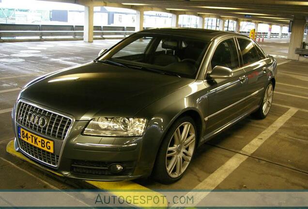 Audi S8 D3