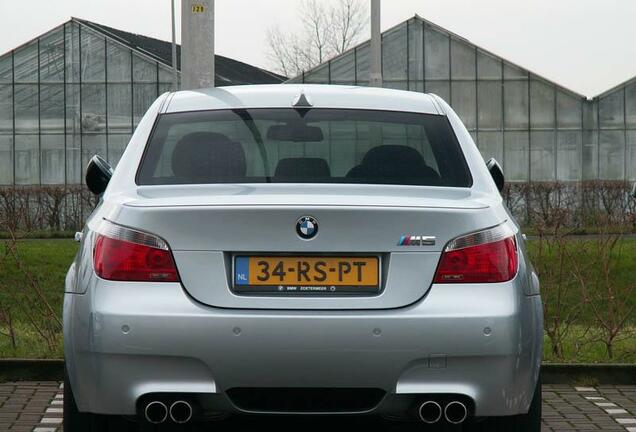 BMW M5 E60 2005