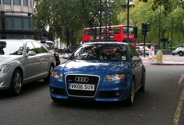 Audi RS4 Sedan