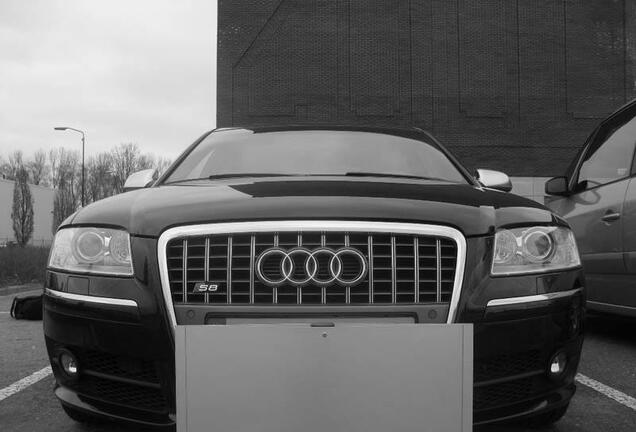 Audi S8 D3