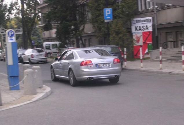 Audi S8 D3