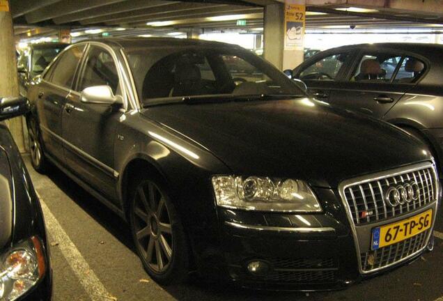 Audi S8 D3