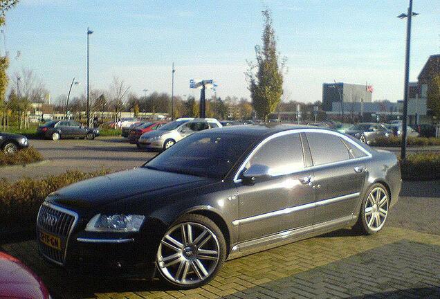 Audi S8 D3