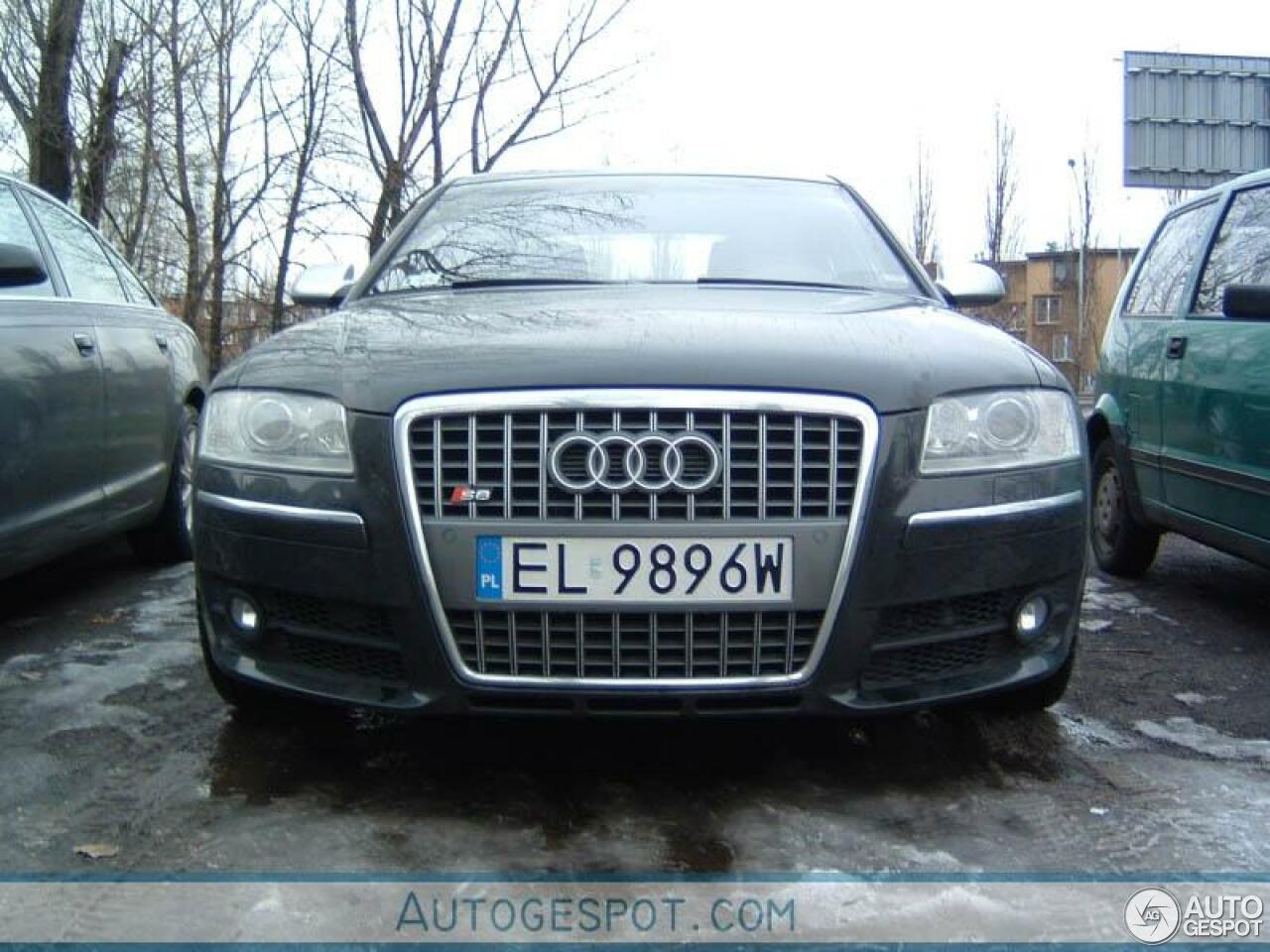 Audi S8 D3