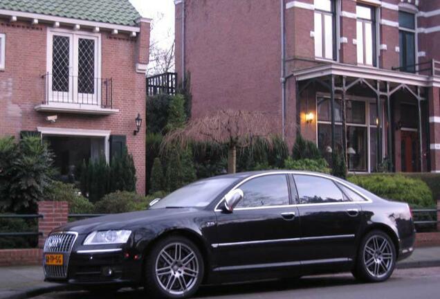 Audi S8 D3