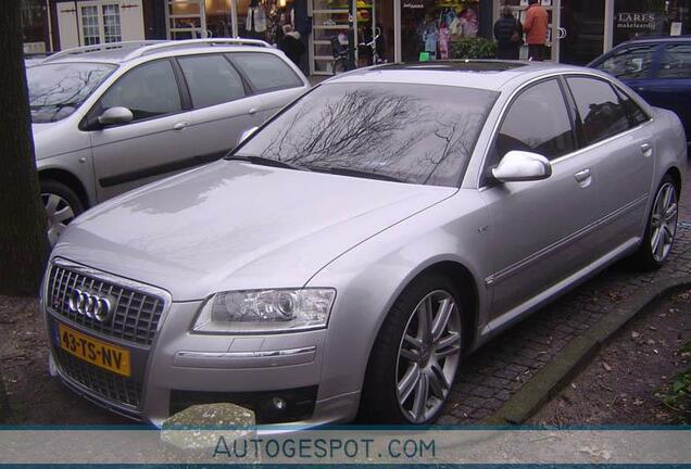 Audi S8 D3