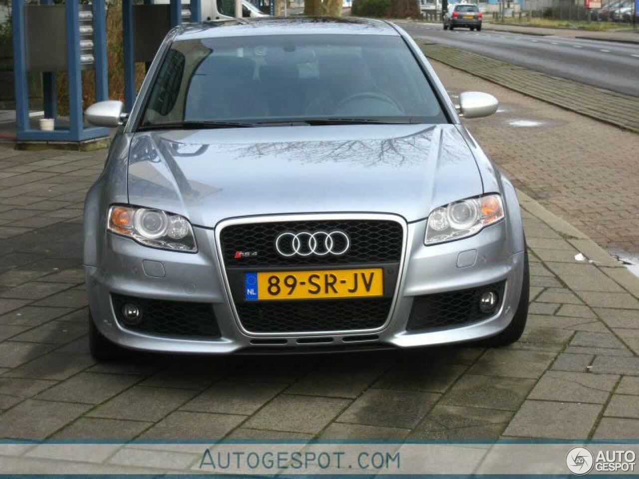 Audi RS4 Sedan