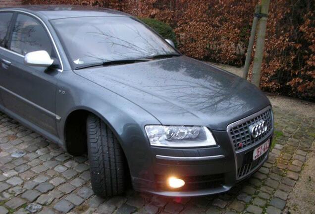 Audi S8 D3