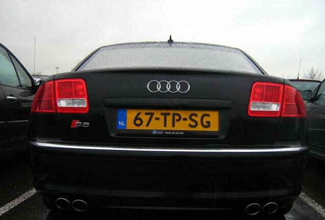 Audi S8 D3