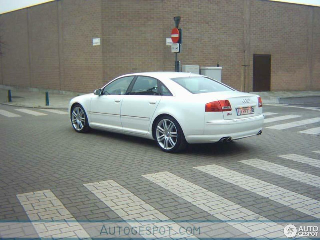 Audi S8 D3